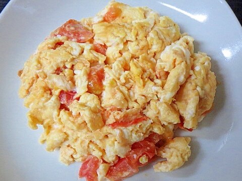 卵とトマトのスクランブルエッグ